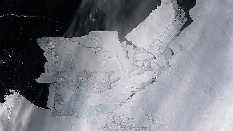 Photo of an iceberg in Antartica.